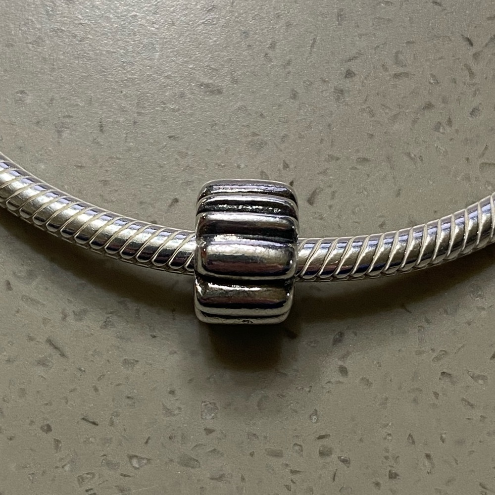 Pandora Ribbed Clip